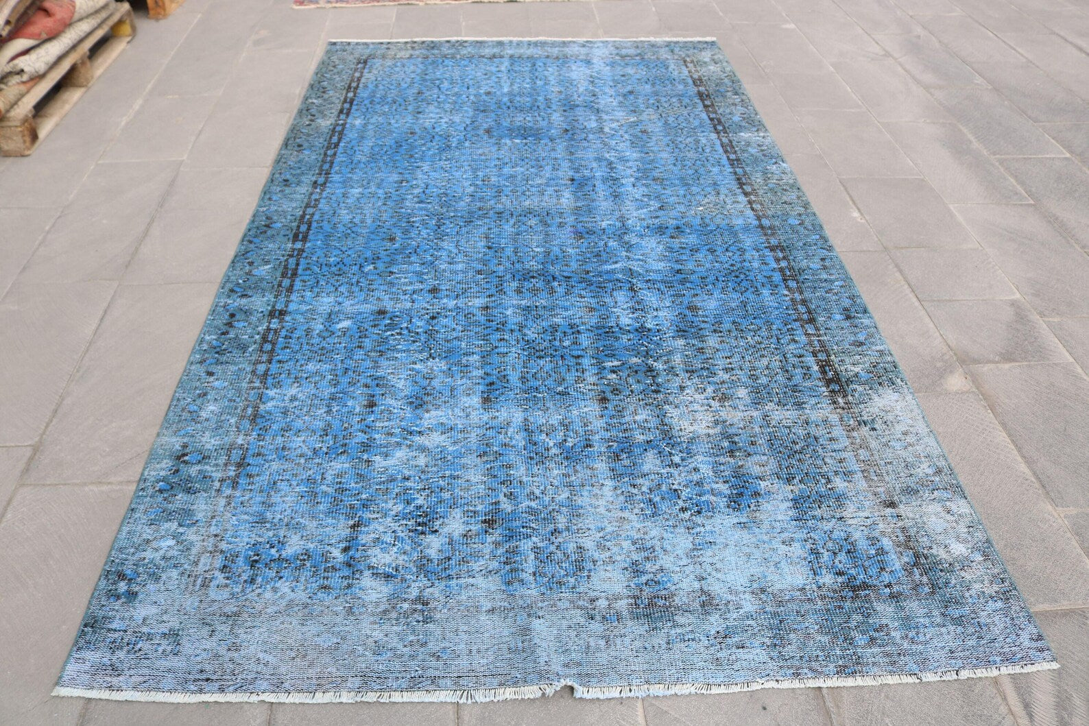 XL Vintage Turkish Accent Area Rug 5.4 x 9.7 ft