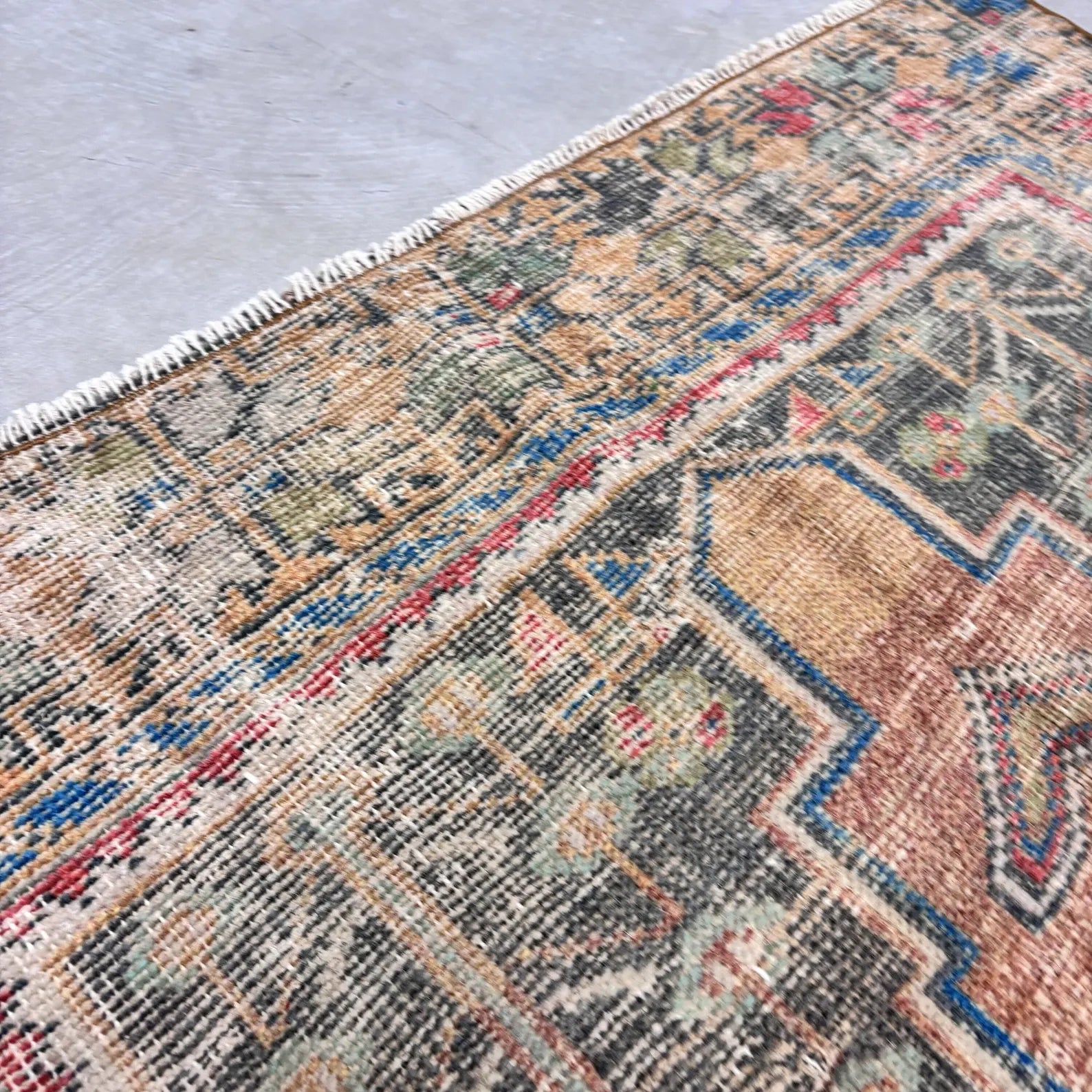 Vintage Turkish Accent Area rug 3.8 x 7.6 ft