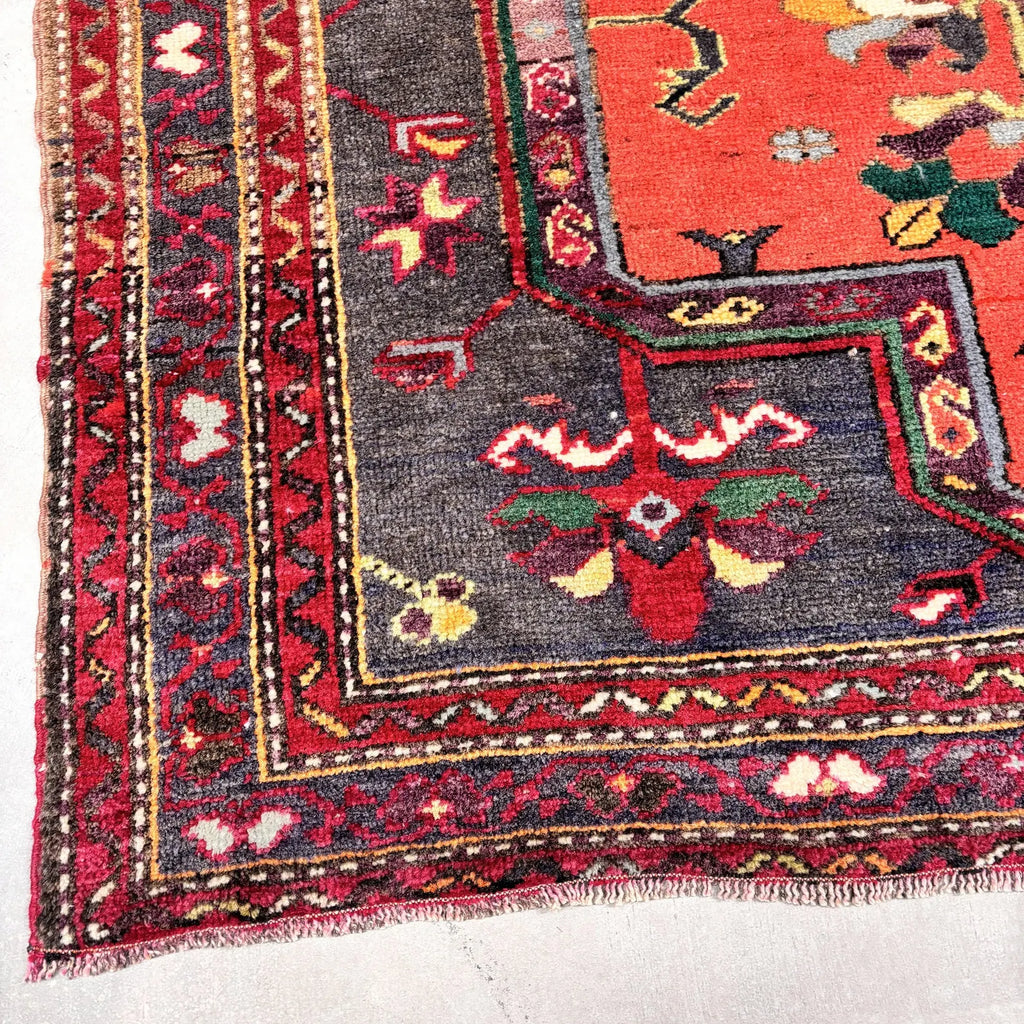 Vintage Persian Accent Area Rug 4.7 x 8.1 ft