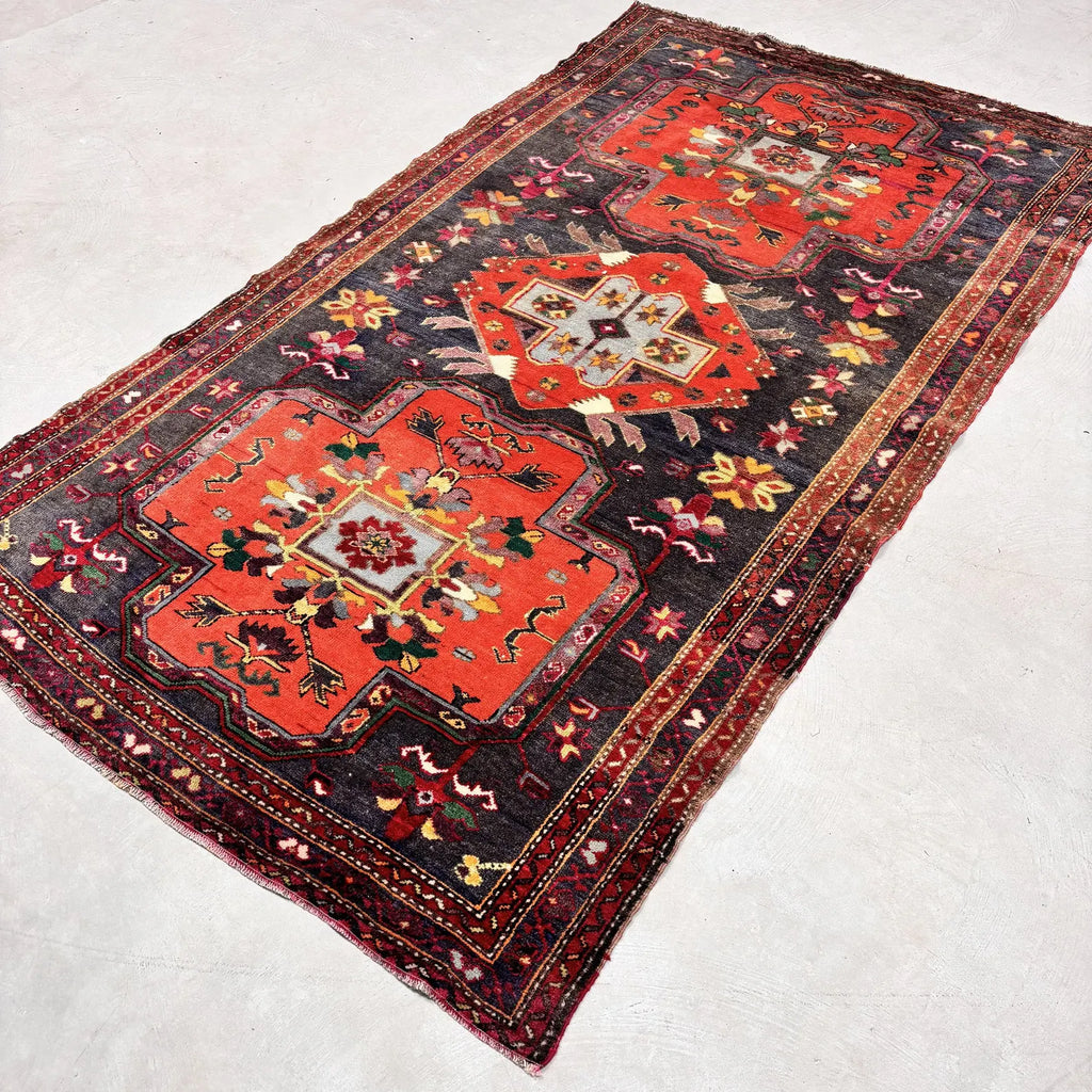 Vintage Persian Accent Area Rug 4.7 x 8.1 ft