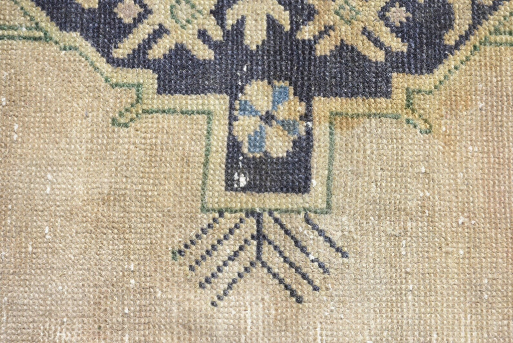XL Vintage Turkish Accent Area Rug 5.3 x 8.1 ft