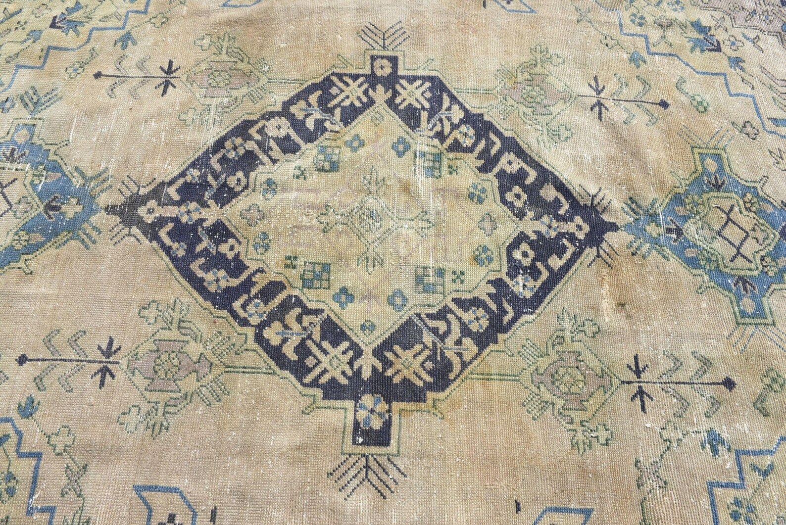 XL Vintage Turkish Accent Area Rug 5.3 x 8.1 ft