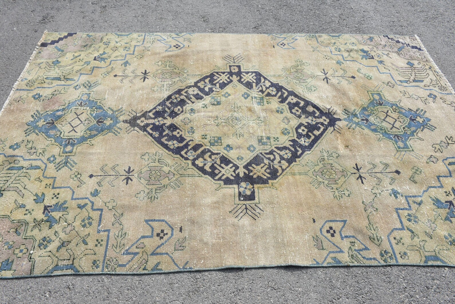 XL Vintage Turkish Accent Area Rug 5.3 x 8.1 ft