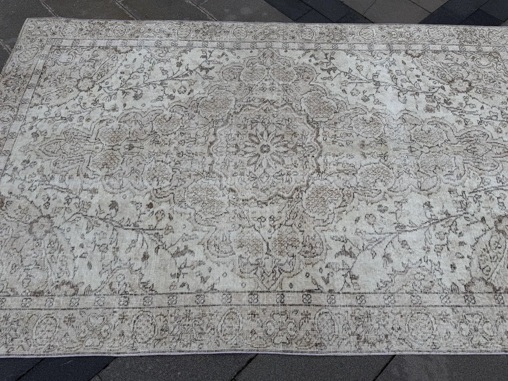 Vintage Turkish Accent Area rug 5.2 x 8.6 ft