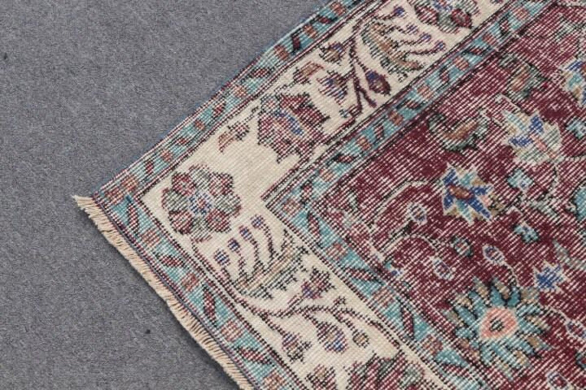 XL Vintage Turkish Accent Area Rug 5.3 x 8.6 ft