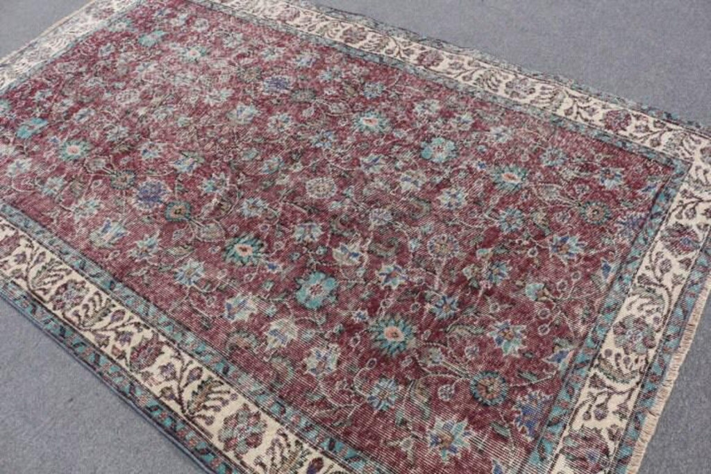 XL Vintage Turkish Accent Area Rug 5.3 x 8.6 ft