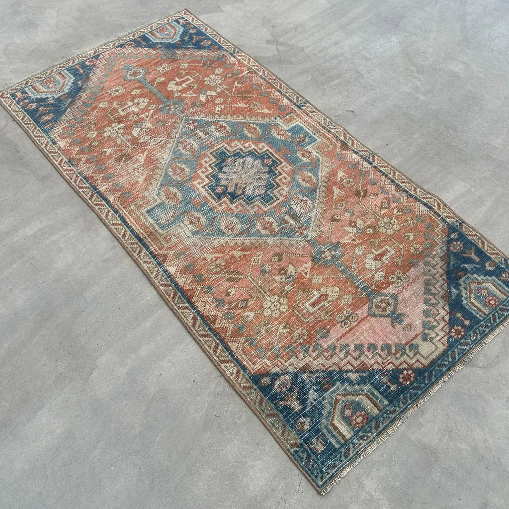Vintage Turkish Accent Area rug 2.7 x 5.6 ft