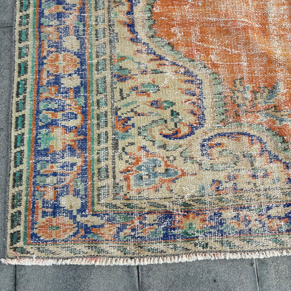 XL Vintage Turkish Accent Area rug 5.3 x 8.7 ft