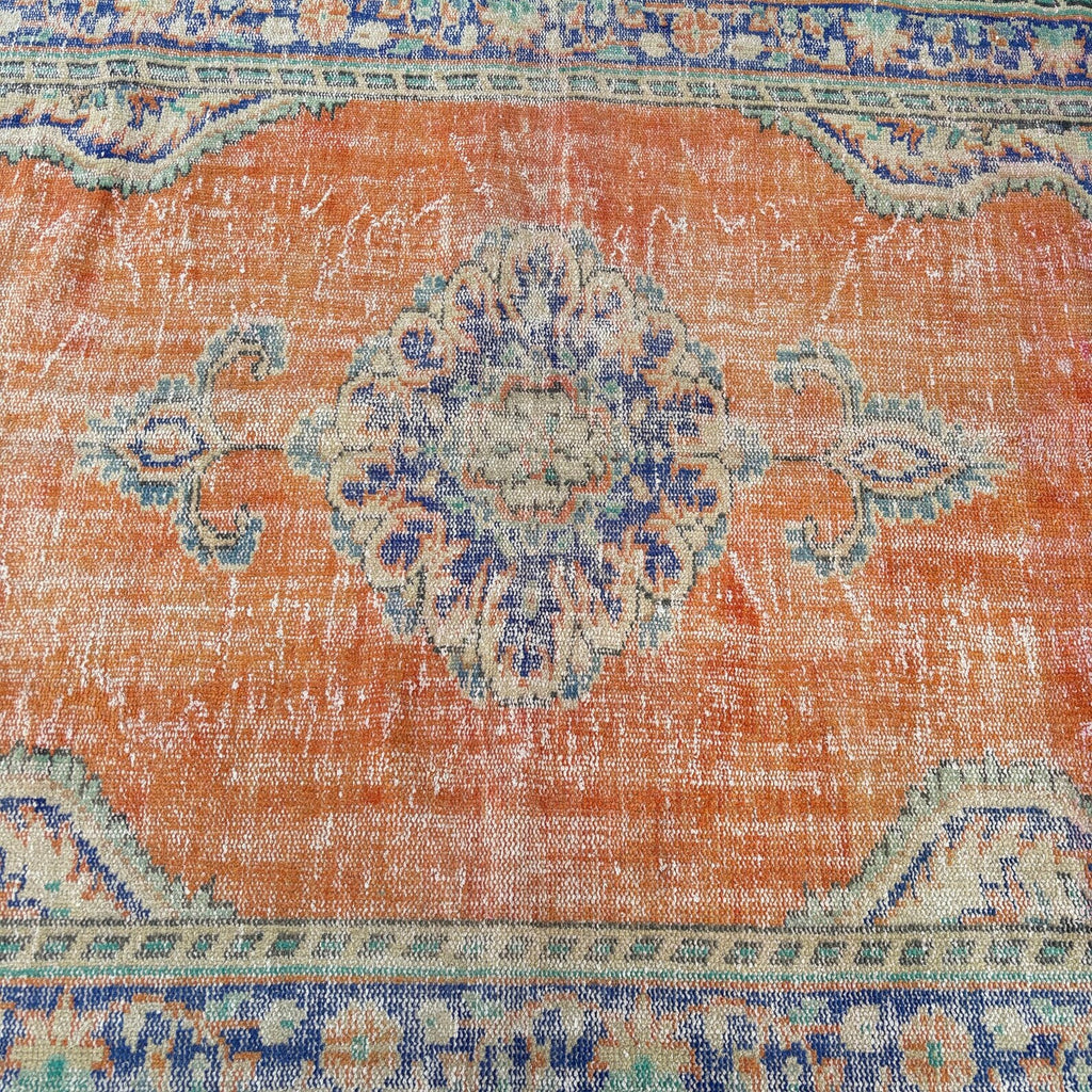 XL Vintage Turkish Accent Area rug 5.3 x 8.7 ft