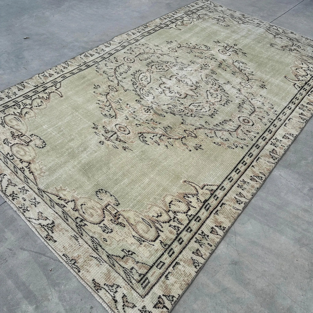 XL Vintage Turkish Accent Area Rug 6.4 x 8.7 ft