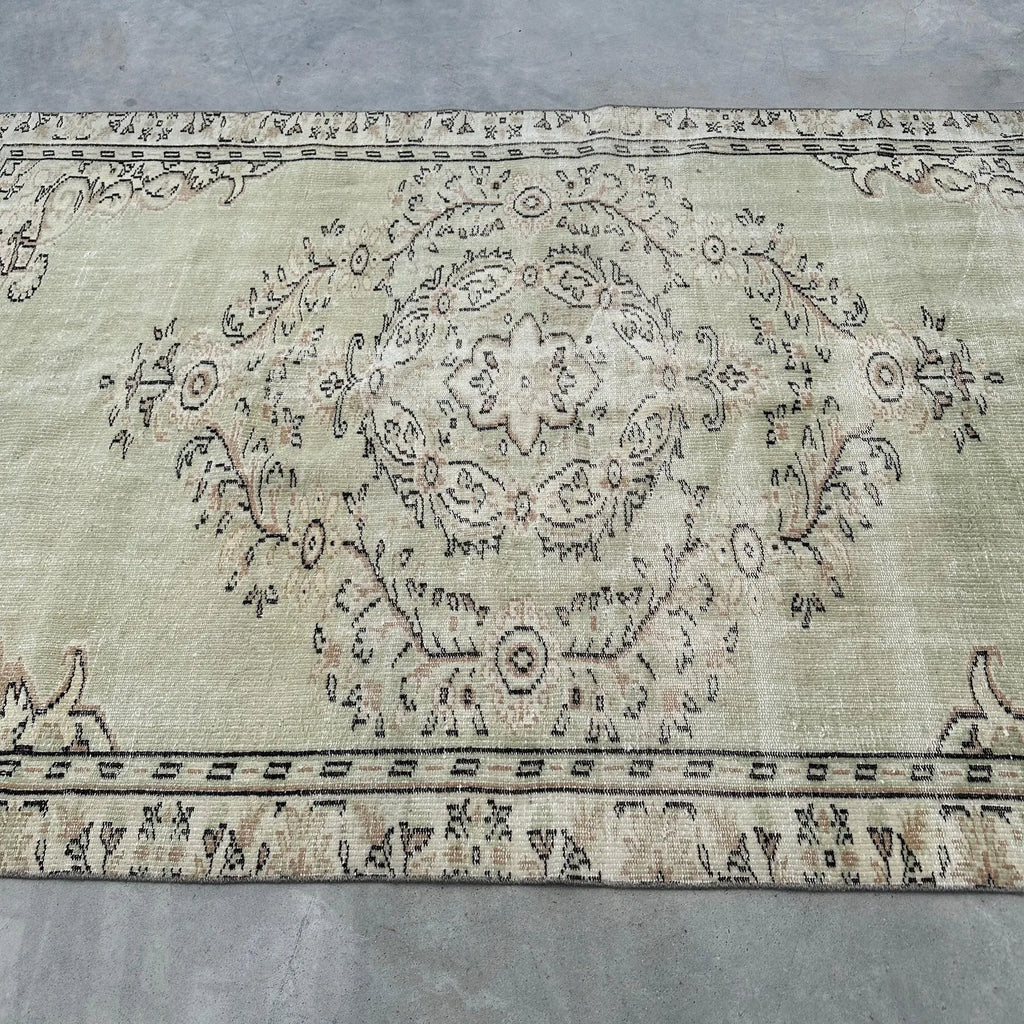 XL Vintage Turkish Accent Area Rug 6.4 x 8.7 ft