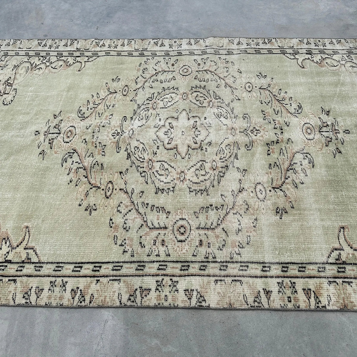 XL Vintage Turkish Accent Area Rug 6.4 x 8.7 ft