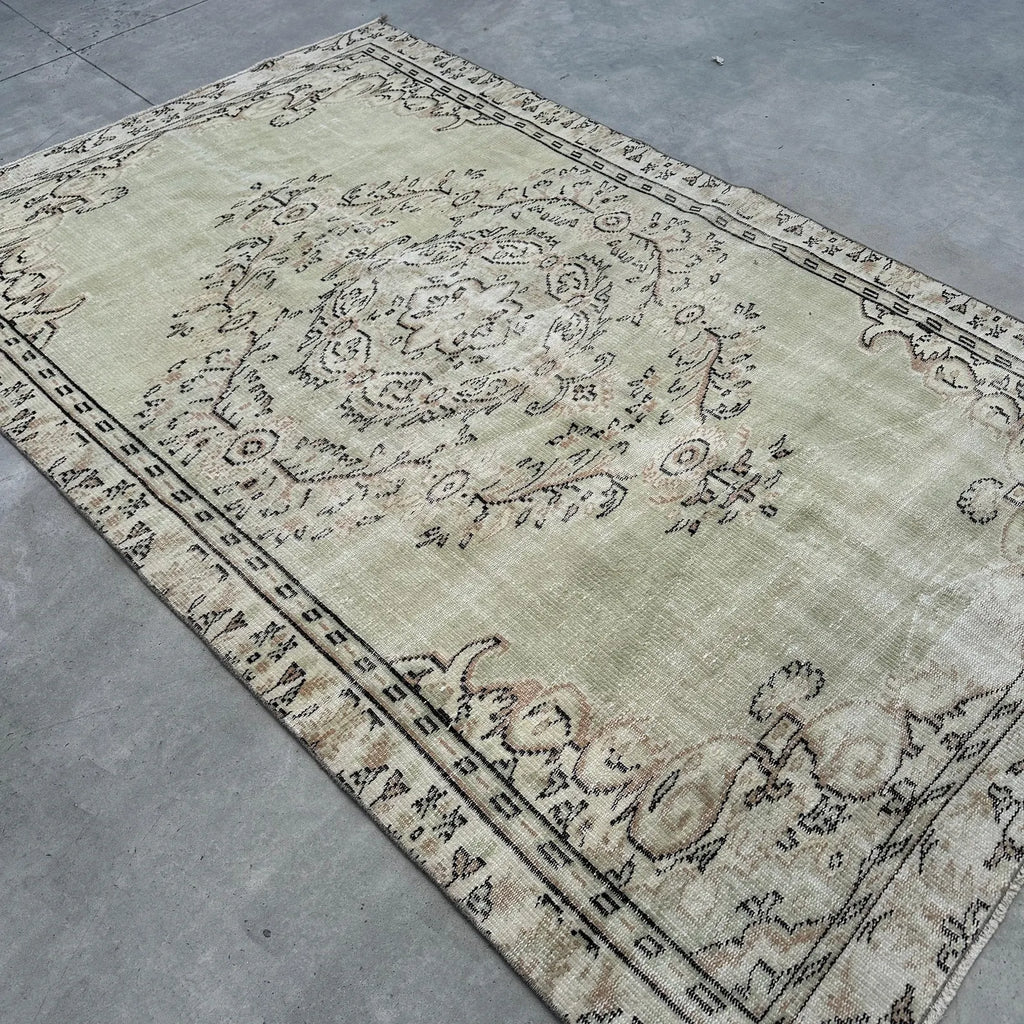 XL Vintage Turkish Accent Area Rug 6.4 x 8.7 ft