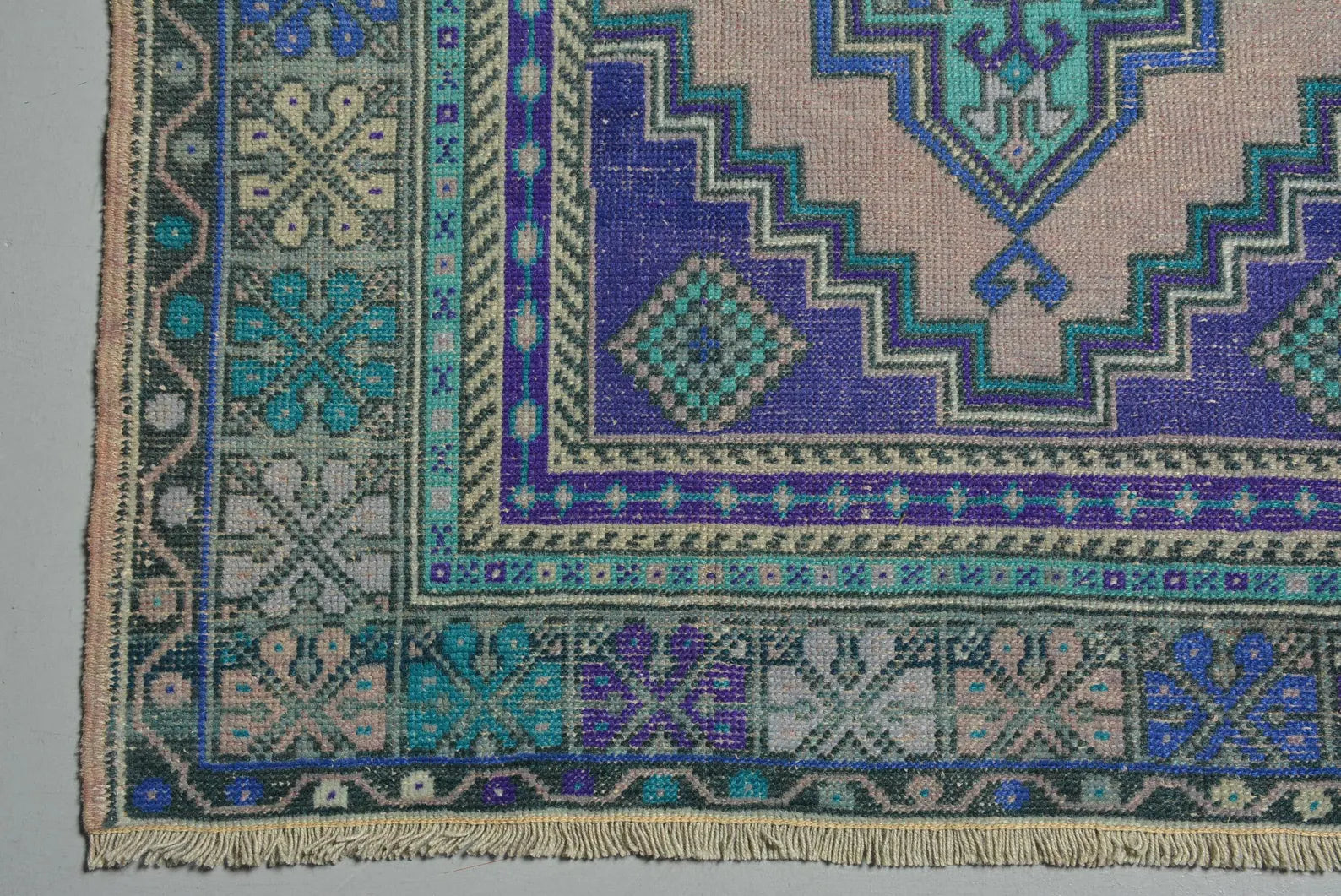 Vintage Turkish Accent Area rug 3.7 x 6 ft