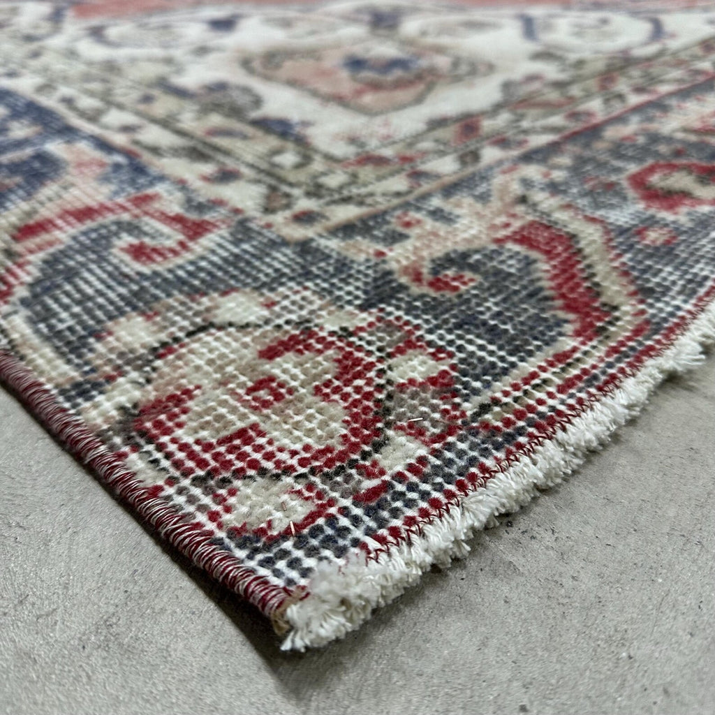 XL Vintage Turkish Accent Area Rug 6.3 x 10.2 ft ft