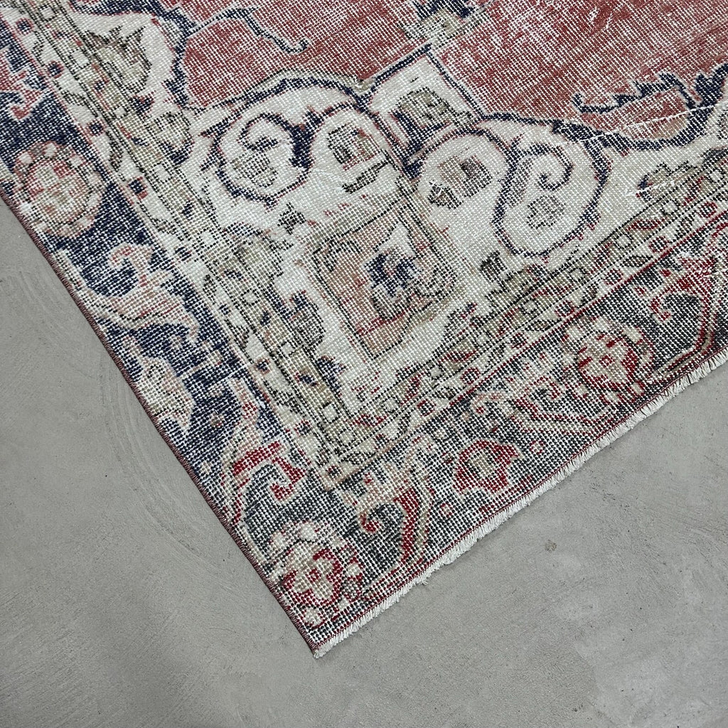 XL Vintage Turkish Accent Area Rug 6.3 x 10.2 ft ft