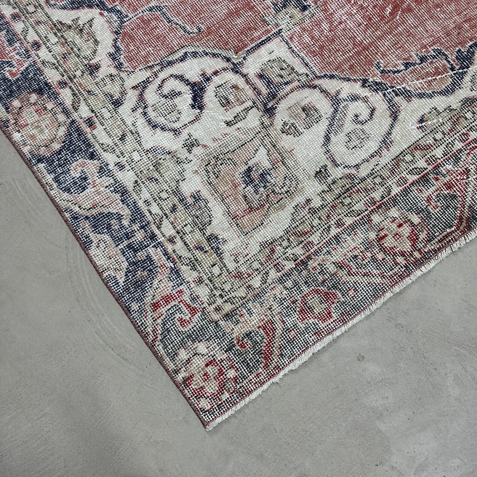 XL Vintage Turkish Accent Area Rug 6.3 x 10.2 ft ft