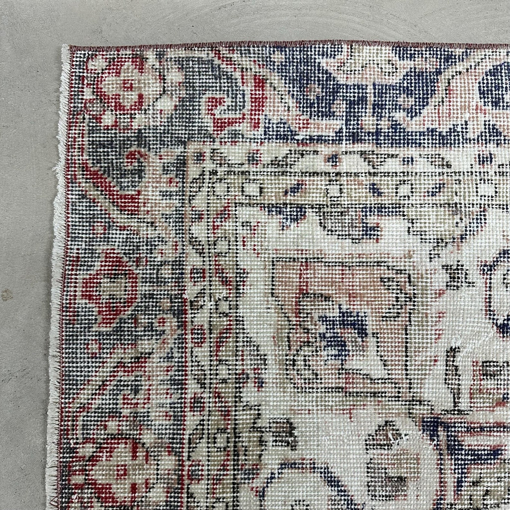 XL Vintage Turkish Accent Area Rug 6.3 x 10.2 ft ft