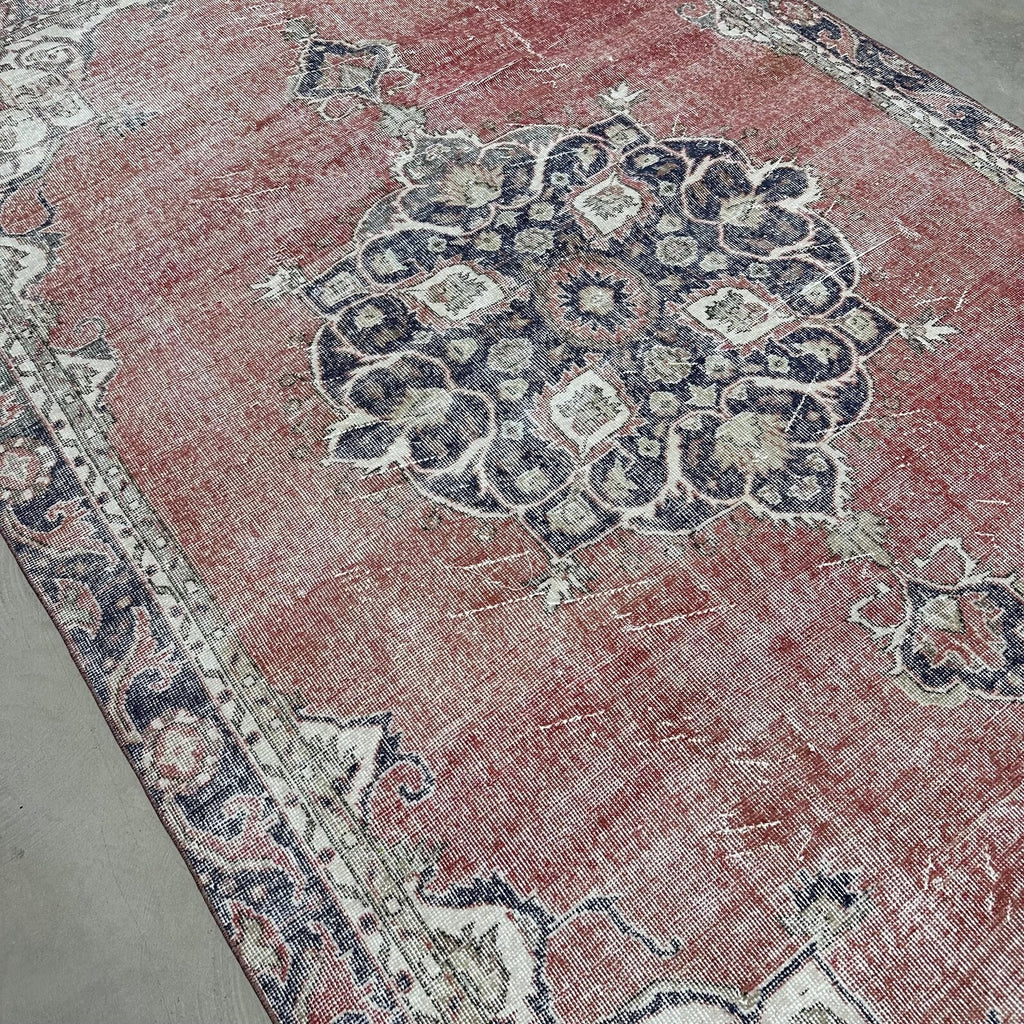 XL Vintage Turkish Accent Area Rug 6.3 x 10.2 ft ft
