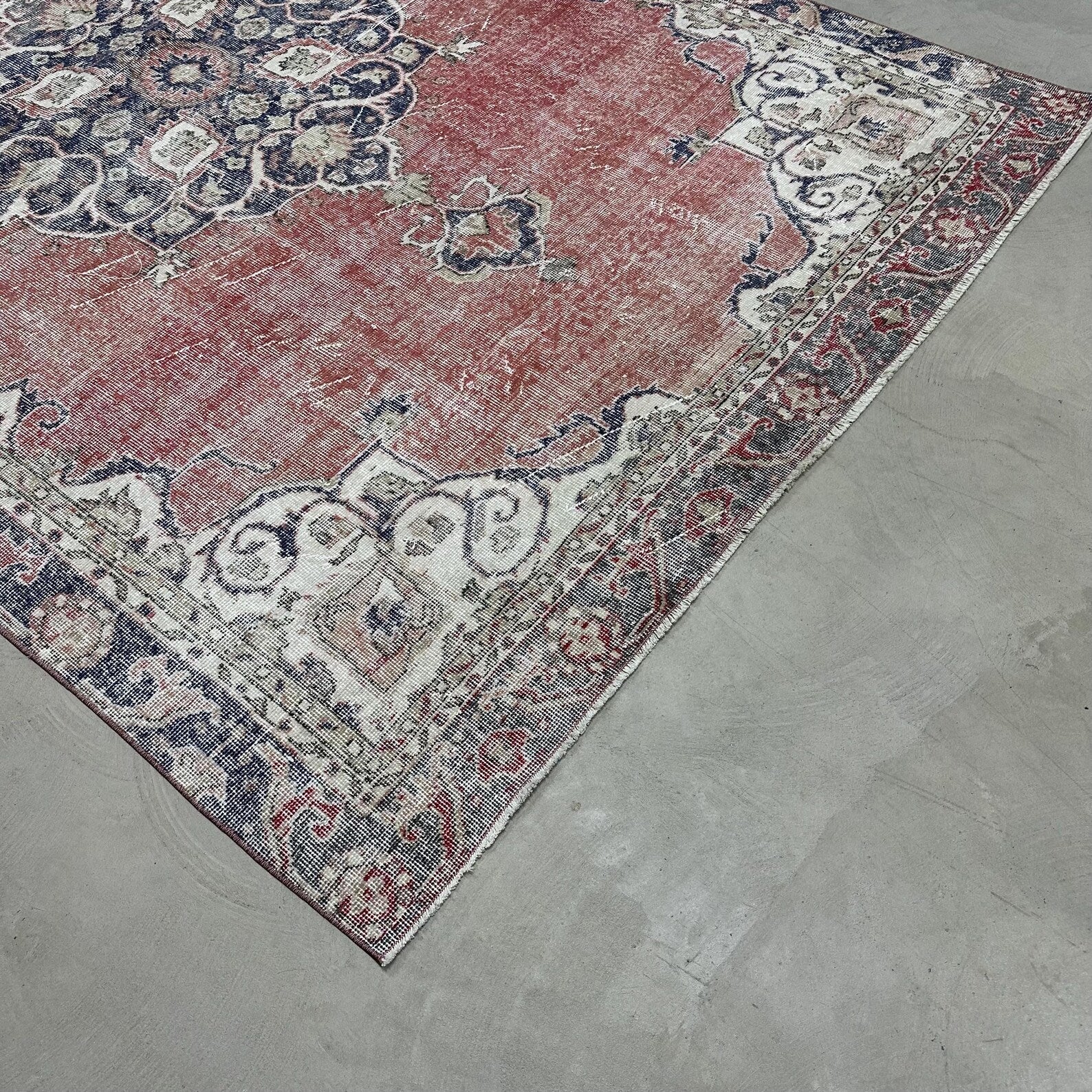 XL Vintage Turkish Accent Area Rug 6.3 x 10.2 ft ft