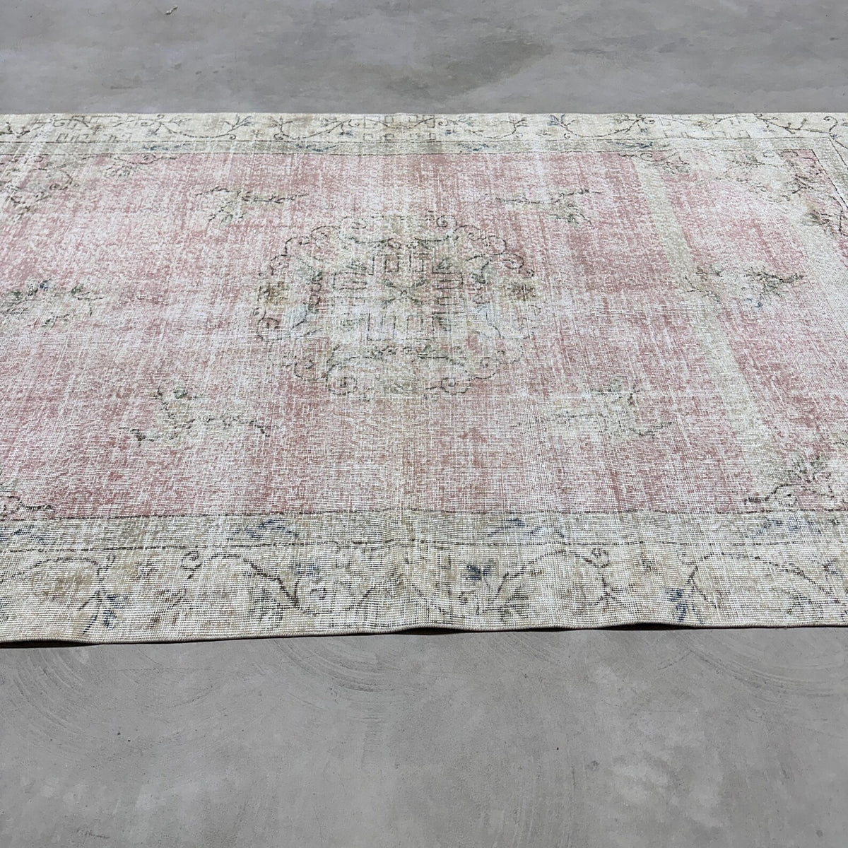 XL Vintage Turkish Accent Area Rug 6.1 x 10 ft
