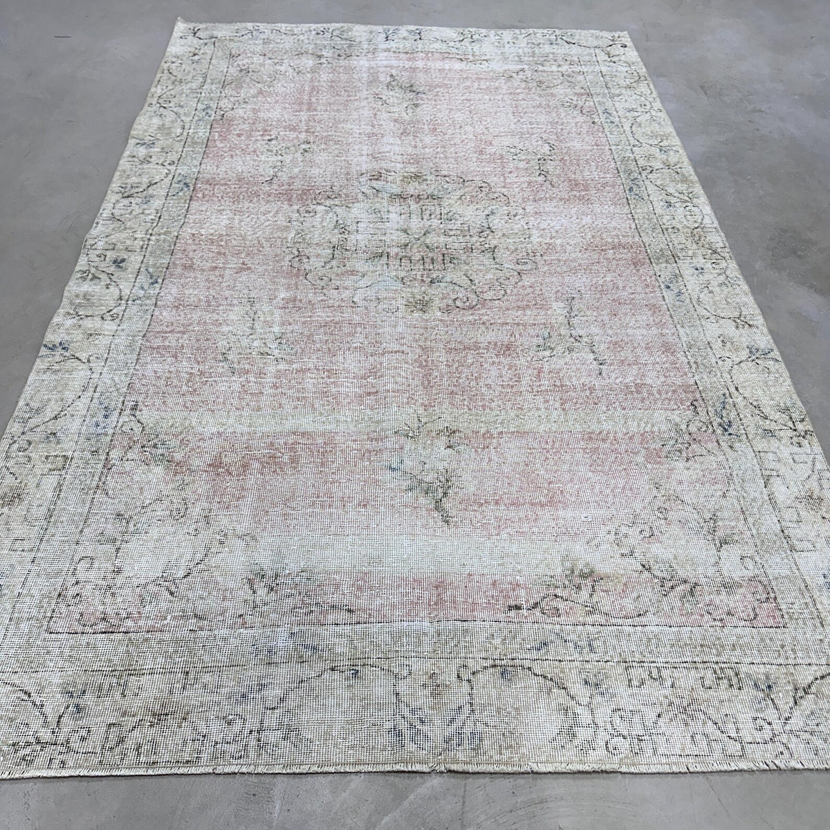 XL Vintage Turkish Accent Area Rug 6.1 x 10 ft