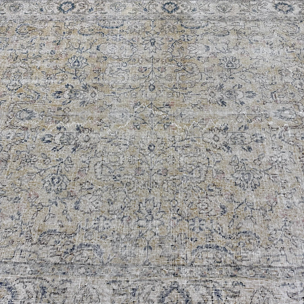 XL Vintage Turkish Accent Area Rug 5.6 x 9.5 ft