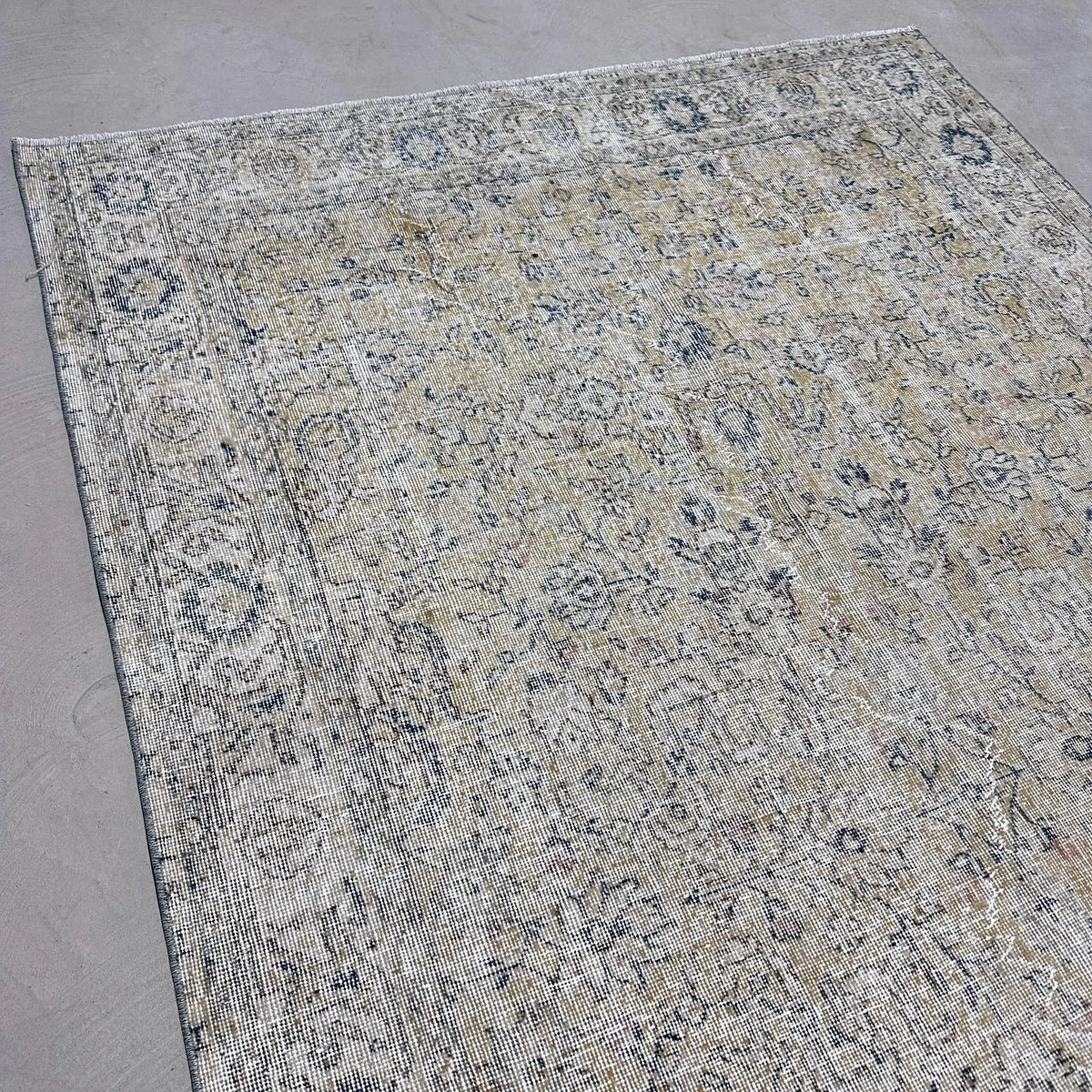 XL Vintage Turkish Accent Area Rug 5.6 x 9.5 ft