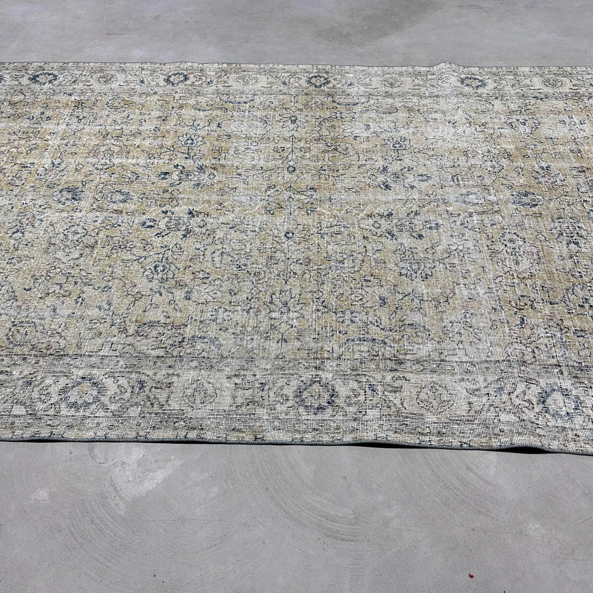 XL Vintage Turkish Accent Area Rug 5.6 x 9.5 ft