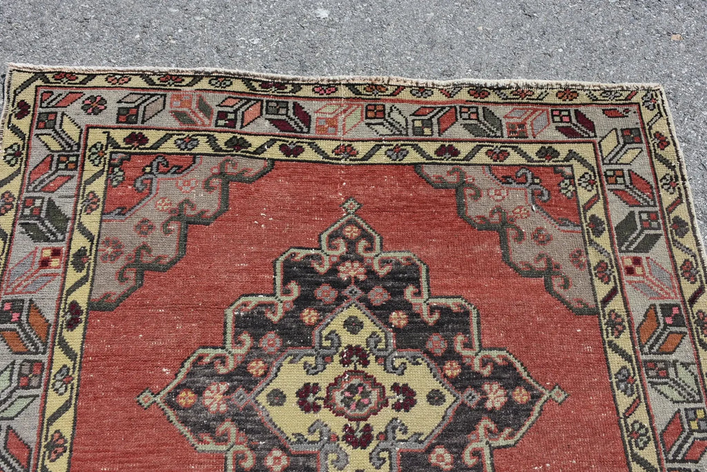 Vintage Turkish Accent Area rug 3.9 x 6.5 ft