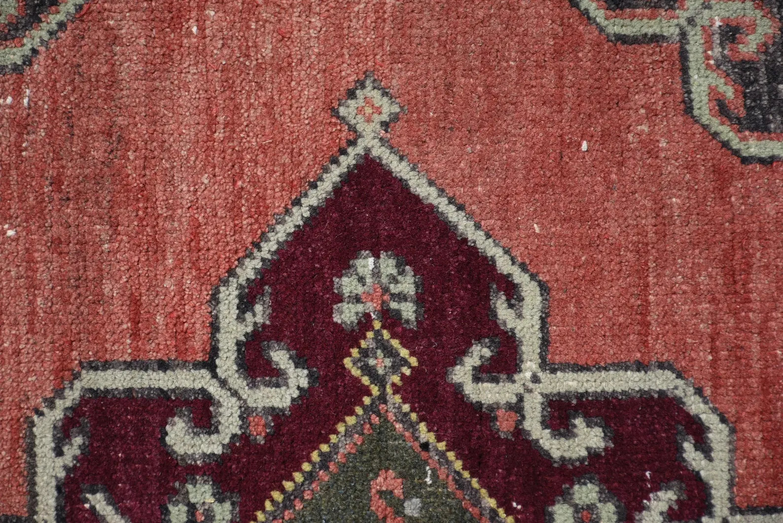 Vintage Turkish Accent Area rug 3.9 x 6.5 ft