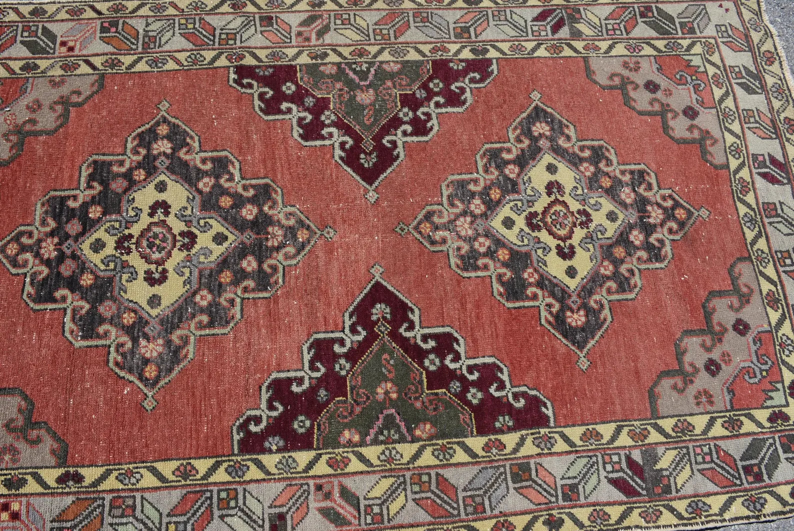 Vintage Turkish Accent Area rug 3.9 x 6.5 ft