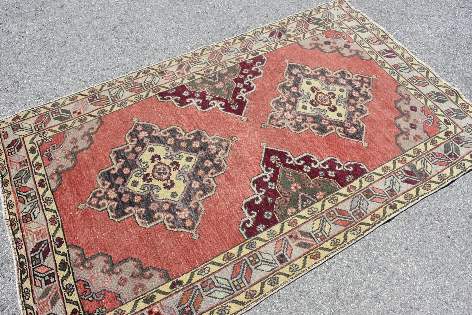 Vintage Turkish Accent Area rug 3.9 x 6.5 ft