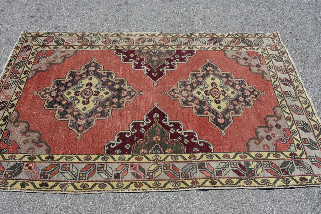 Vintage Turkish Accent Area rug 3.9 x 6.5 ft