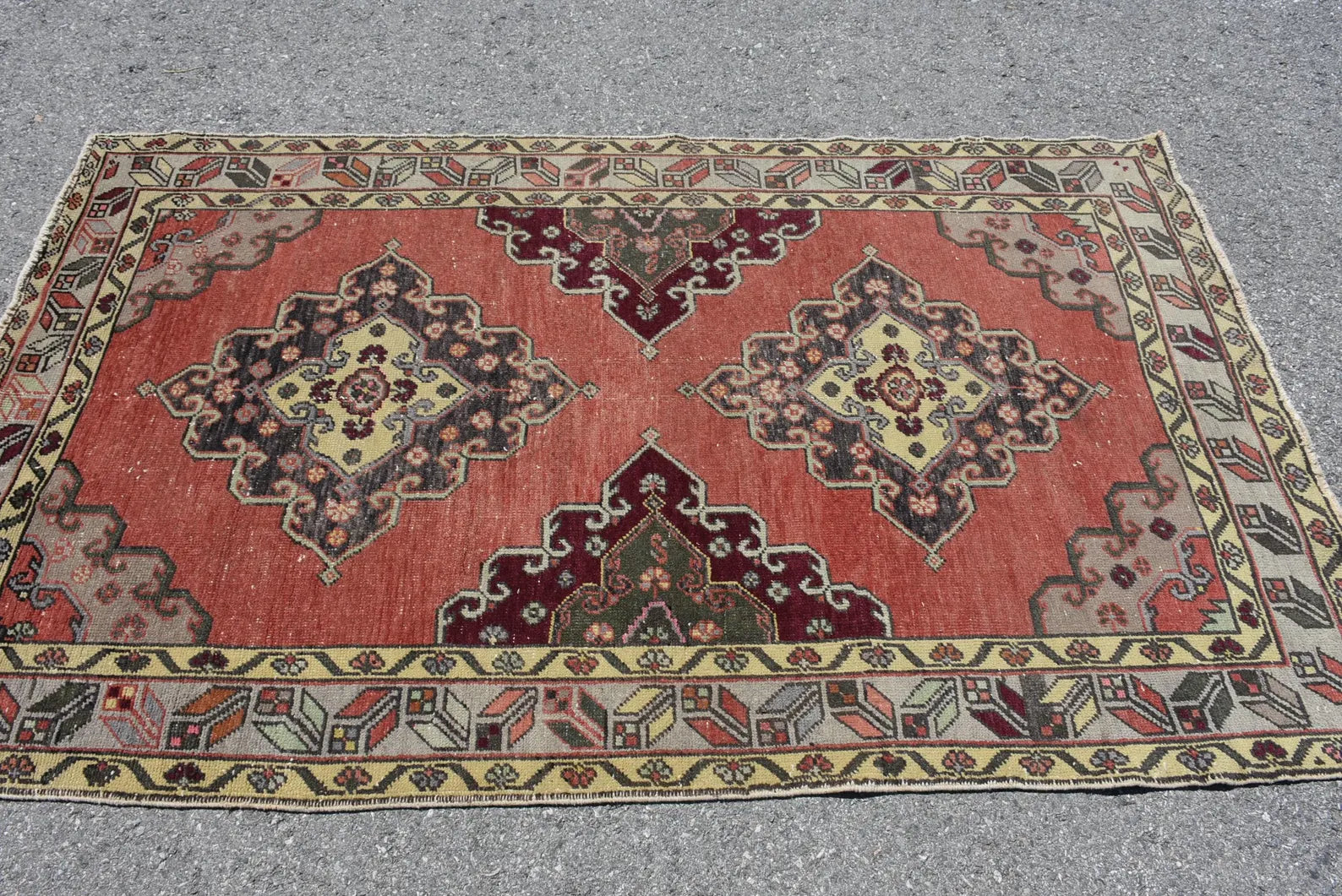 Vintage Turkish Accent Area rug 3.9 x 6.5 ft