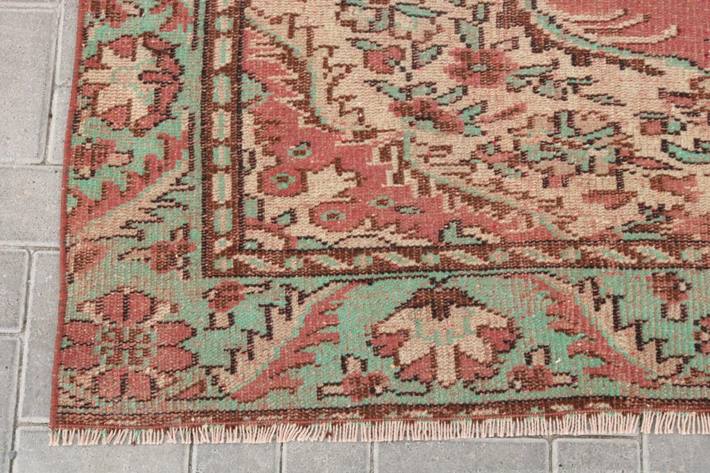 Vintage Turkish Accent Area rug 5.6 x 9.1 ft