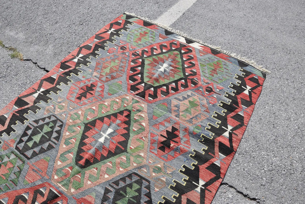 Vintage Turkish Accent Area rug 4.8 x 10 ft