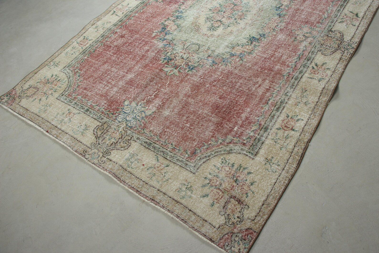 XL Vintage Turkish Accent Area Rug 6.2 x 9.1 ft