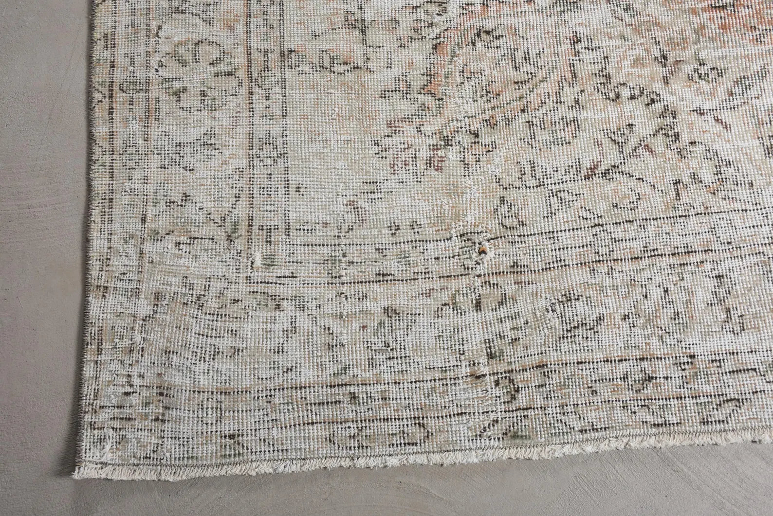 XL Vintage Turkish Accent Area Rug 6.5 x 9.4 ft