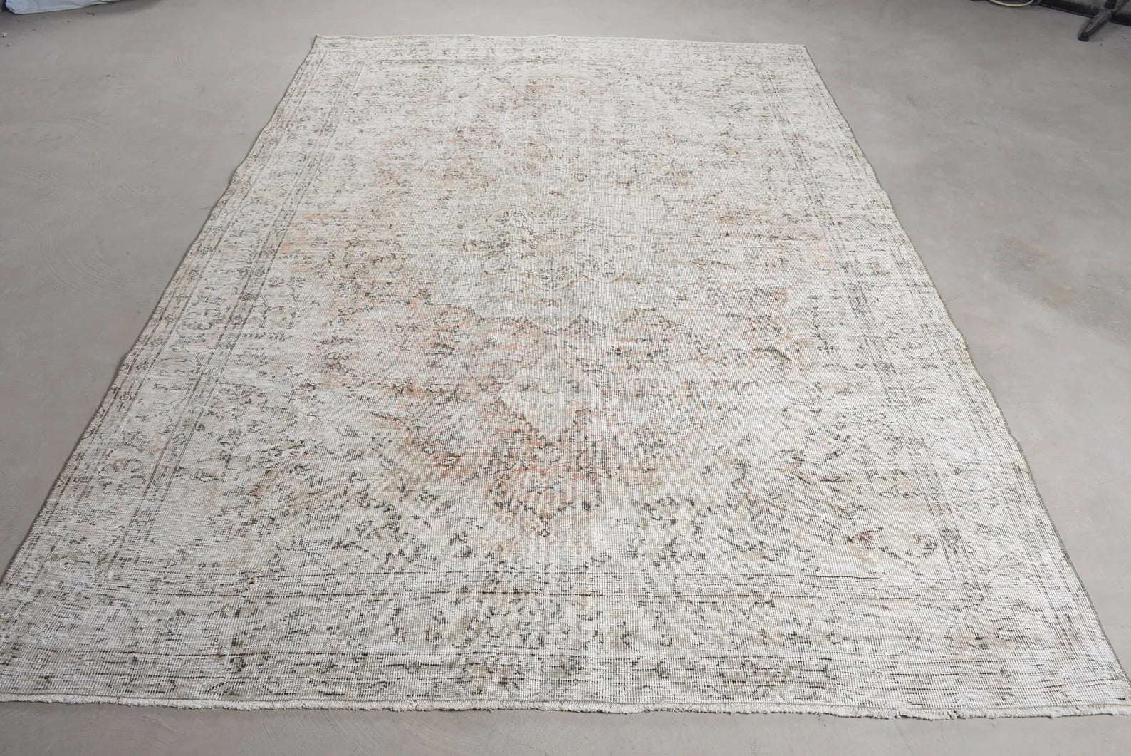 XL Vintage Turkish Accent Area Rug 6.5 x 9.4 ft