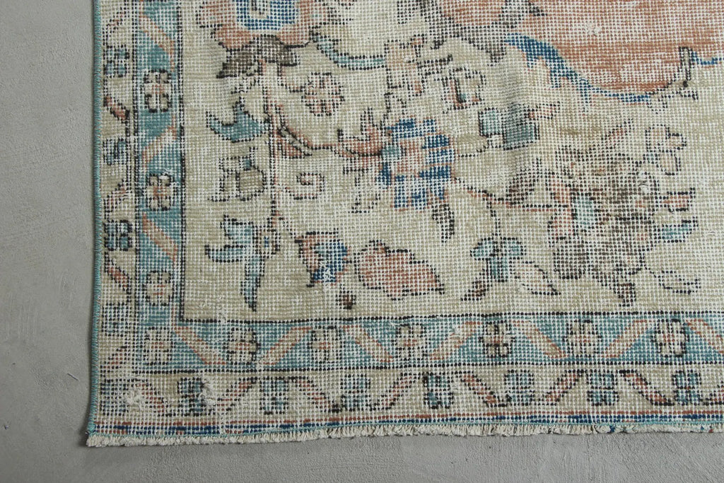 XL Vintage Turkish Accent Area Rug 5.2 x 8.6 ft