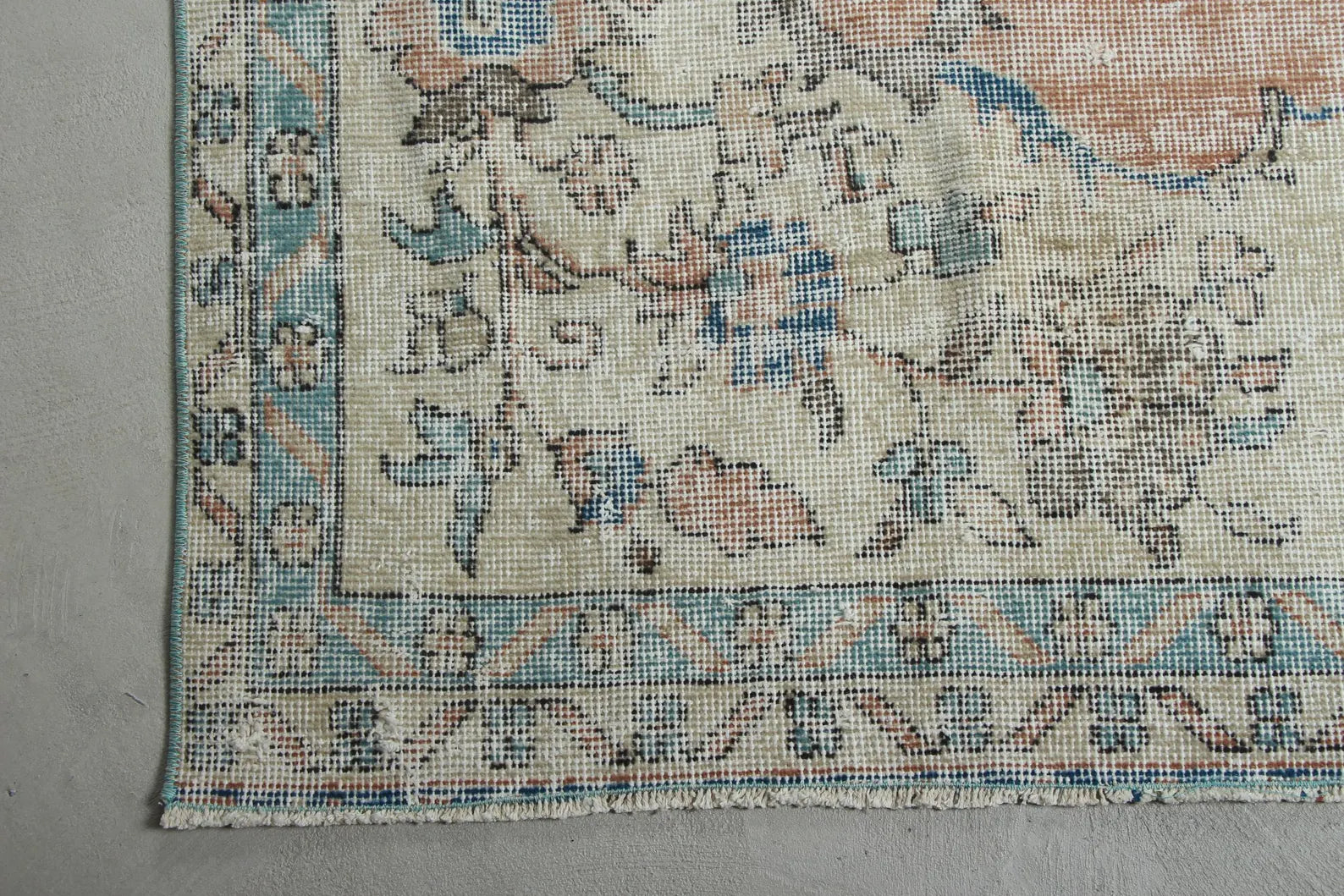 XL Vintage Turkish Accent Area Rug 5.2 x 8.6 ft