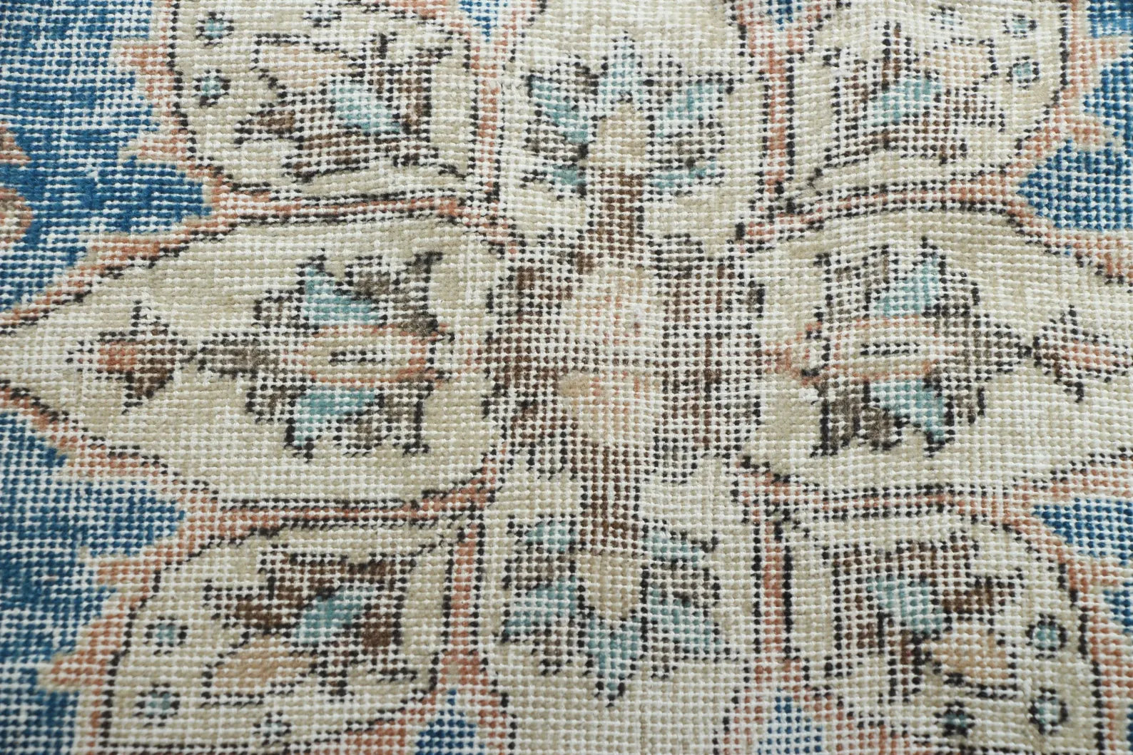 XL Vintage Turkish Accent Area Rug 5.2 x 8.6 ft