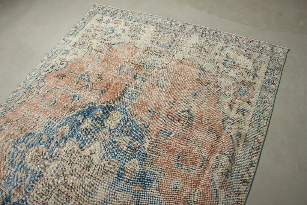 XL Vintage Turkish Accent Area Rug 5.2 x 8.6 ft