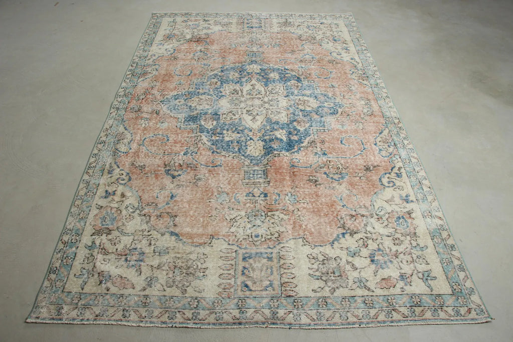 XL Vintage Turkish Accent Area Rug 5.2 x 8.6 ft
