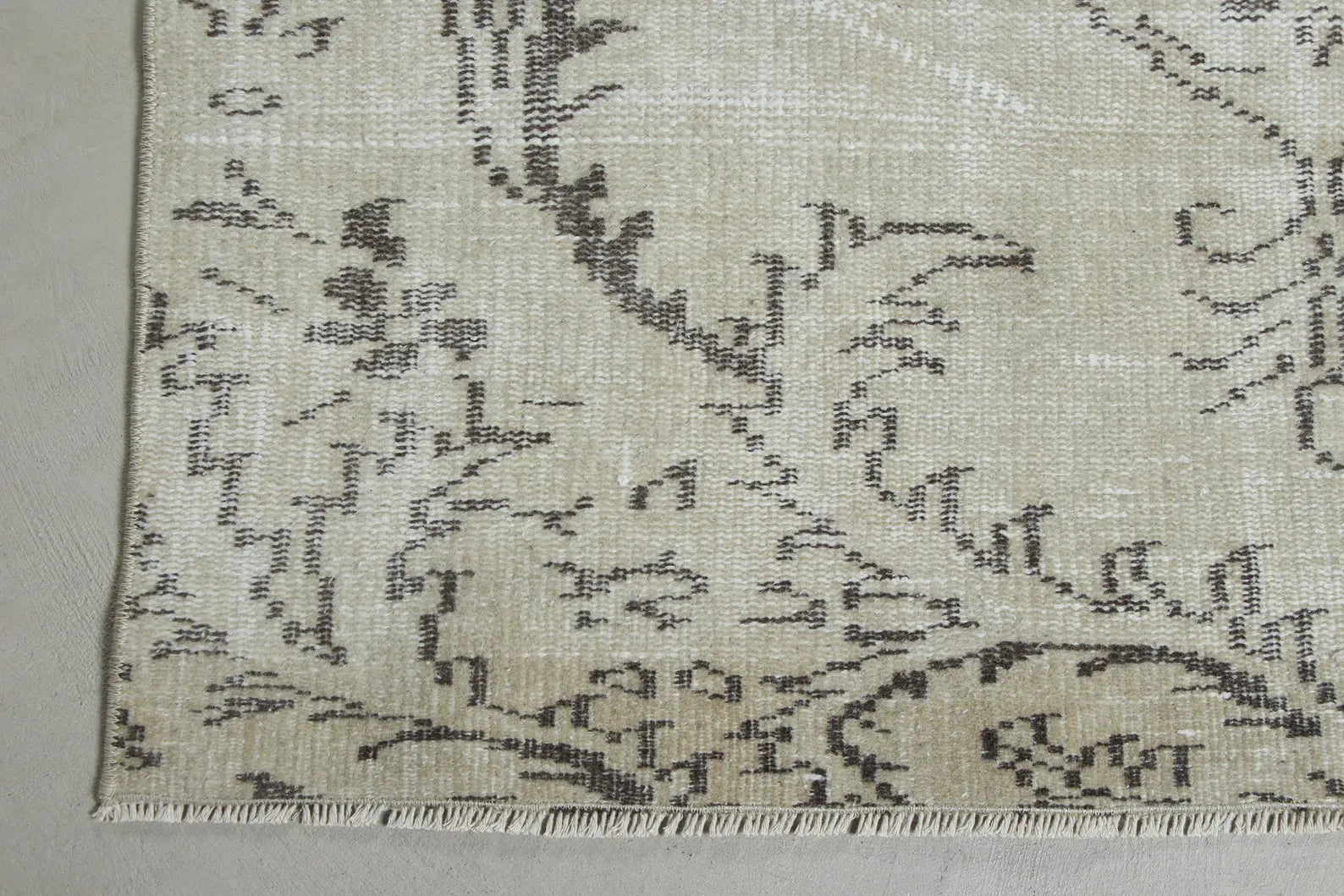 Vintage Turkish Accent Area rug 3.8 x 7.1 ft