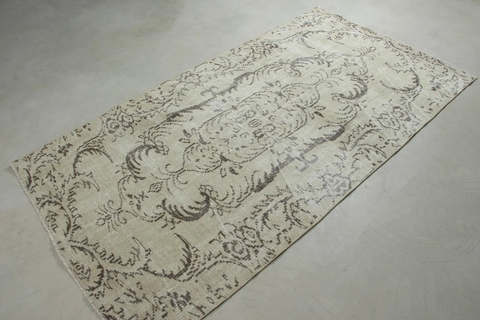 Vintage Turkish Accent Area rug 3.8 x 7.1 ft