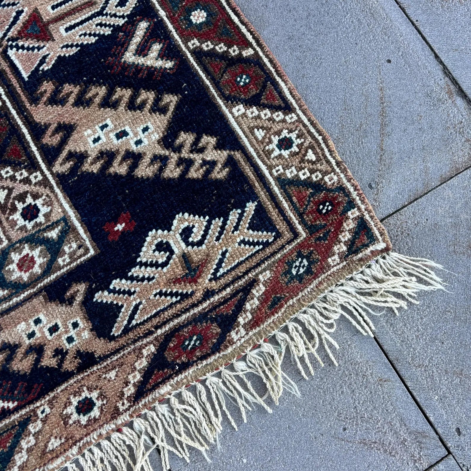 Vintage Turkish Accent Area Rug 4.1 x 6.9 ft
