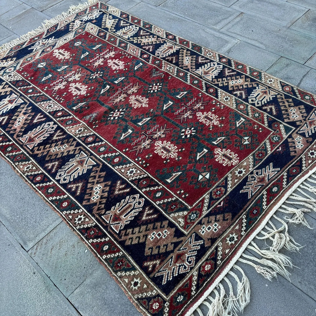 Vintage Turkish Accent Area Rug 4.1 x 6.9 ft