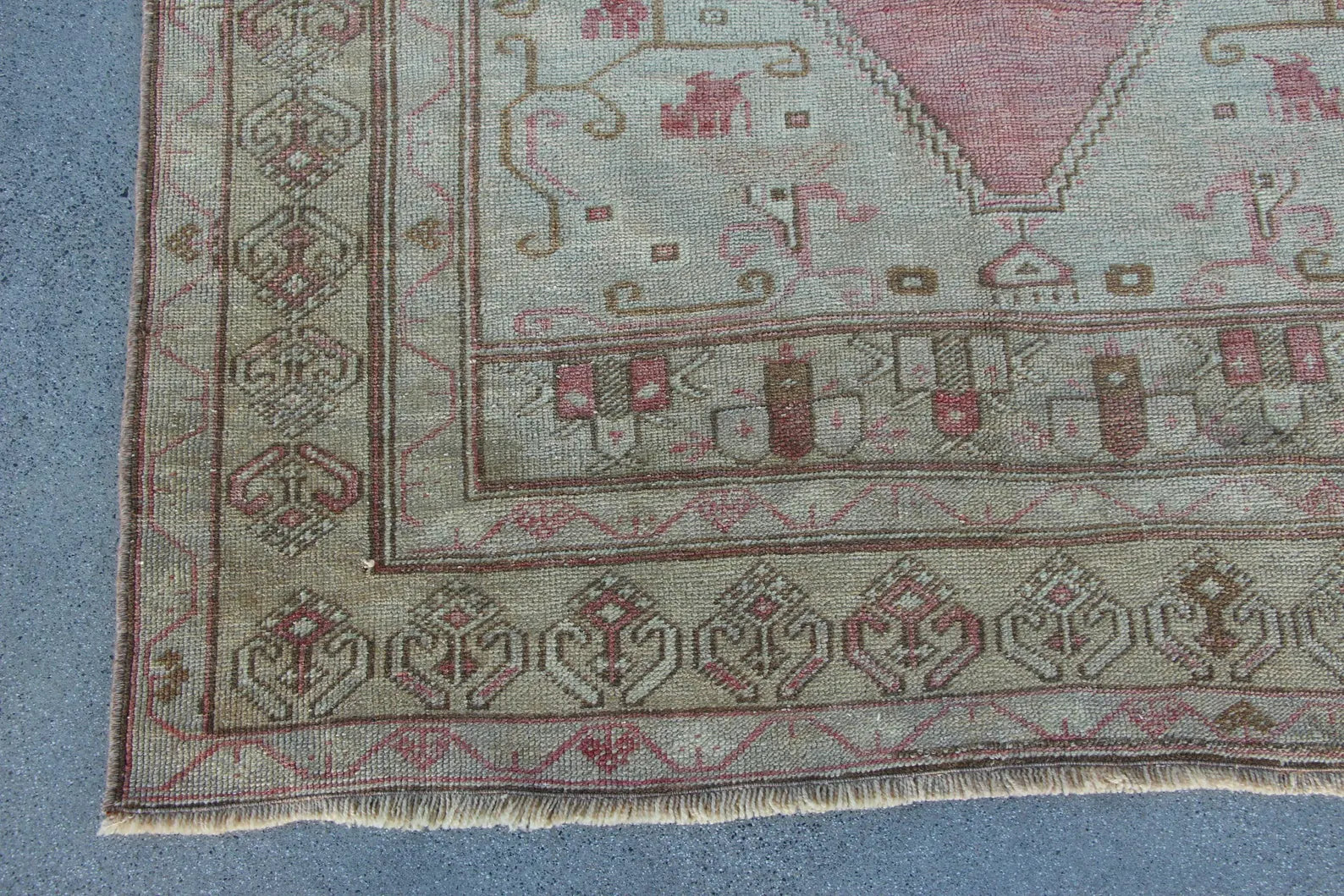 Vintage Turkish Accent Area rug 4.4 x 9 ft